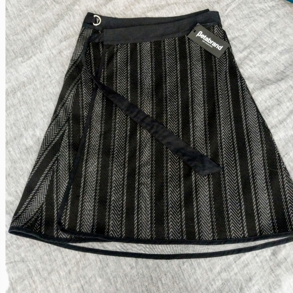 Betabrand convertible wrap skirt NWT